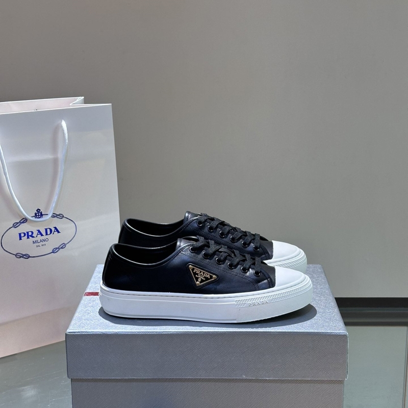 Pra*a casual shoes